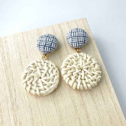 手染め pierced earrings 釦+　三崩し 籐白