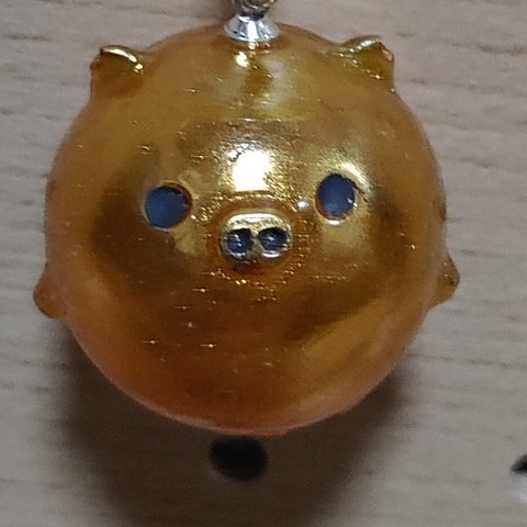 【ハンドメイド】金の豚 バックチャーム