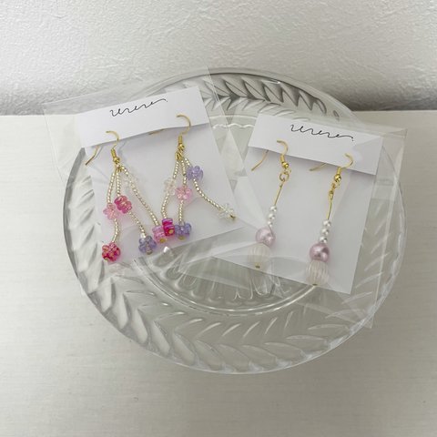 シンプルピアス（写真右）