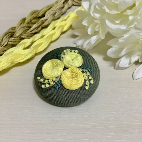 ふんわりイエローローズの手刺繍ブローチ