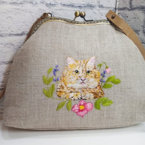 もふもふ　ねこちゃん♪手刺繍♪リネン♪ショルダーバッグ♪本革♪がま口バッグ