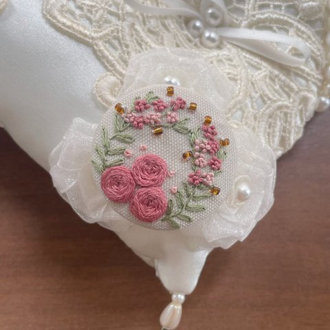 刺繍ブローチorヘアゴム✳︎ルビーピンクのフラワーリース