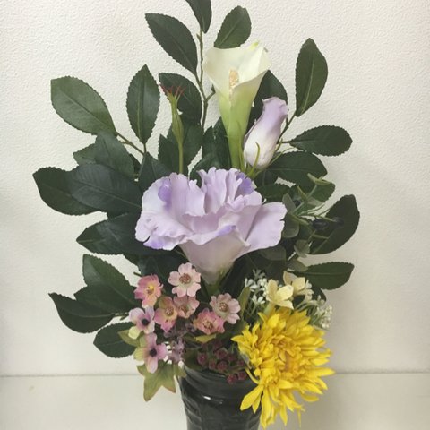 お供え花  仏花  白カラーと薄紫トルコキキョウ