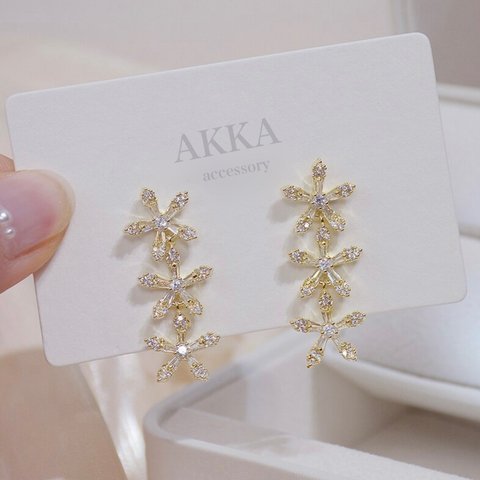 14kgp◆Triple flower bijou earring  トリプルフラワービジュー樹脂イヤリング　樹脂ピアスノンホールイヤリング金属アレルギー花