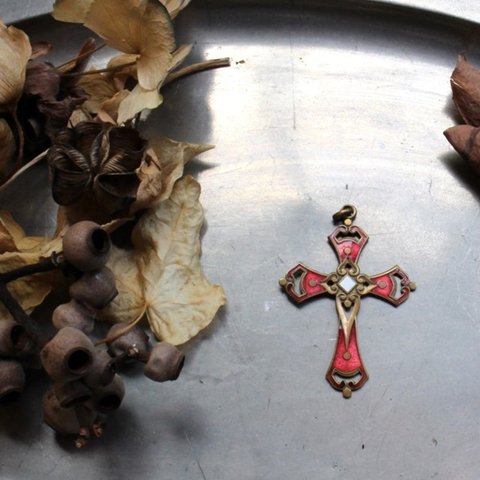フランス　真鍮とエマイユ　十字架のペンダントトップ 663804