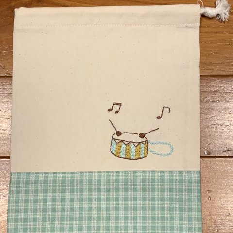 手刺繍入りポーチ♬