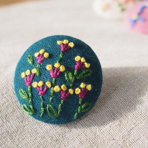 刺繍ブローチ（フォレストグリーン）黄色いおしべ