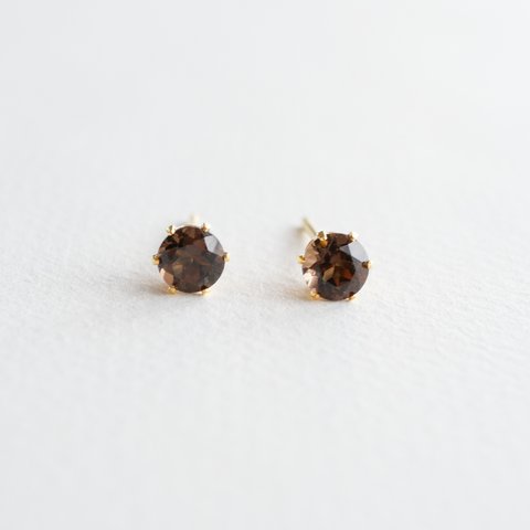 スモーキークォーツの一粒ピアス４ｍｍ　つけっぱなしOK！金属アレルギー対応　サージカルステンレス