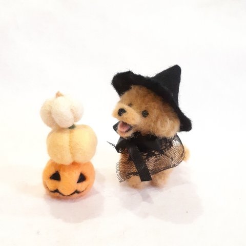 羊毛フェルトの犬　ハロウィントイプードルちゃんとカボチャちゃん