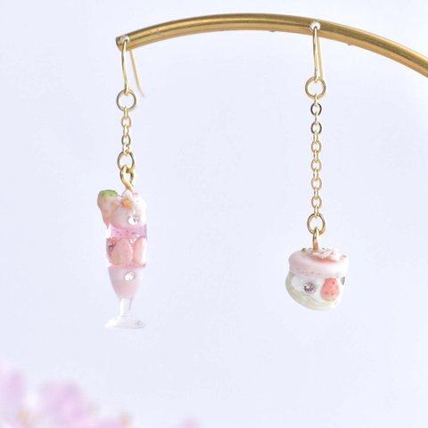 【ミニチュア】さくら咲く🌸白苺シャンパンパフェ(ロゼ)と桜マカロンのピアス/イヤリング