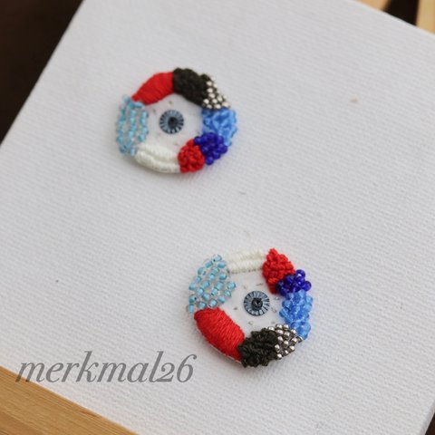 刺繍　イヤリング　丸　ビーズ　ピアス　スパンコール　花　いってんもの　一点物　個性的　個性　個性派　唯一無二　フレンチシック　カラフル　モチーフ　赤　古着　古着系　ギフト　青　ヴィンテージライク