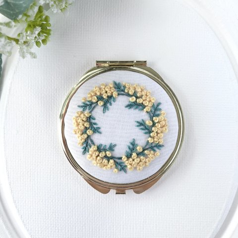 ミモザの刺繍コンパクトミラー