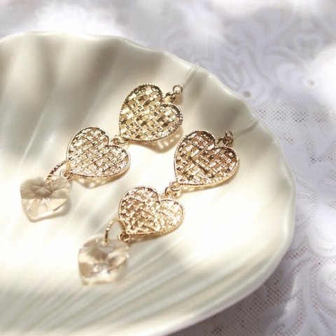 【送料無料】swarovski heart（ピアス / イヤリング）