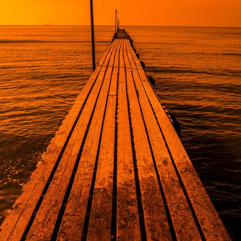 オレンジの桟橋