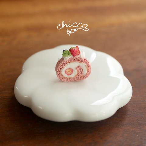 【再販】片耳/いちごロールケーキ