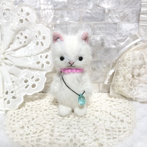 小さなネコのぬいぐるみ ハンドメイド テディベア 猫