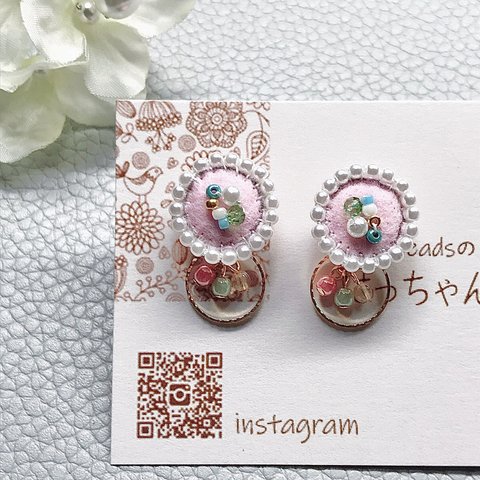 ビーズ刺繍『プチプチピアス』ピンク