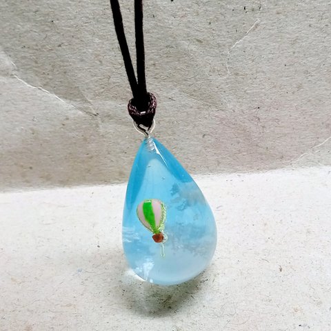 B品【空雫 ／青空に浮かぶ気球】 雲レジン　ネックレス　ペンダント　アクセサリー