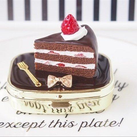 シックなチョコイチゴショートケーキのピルケース