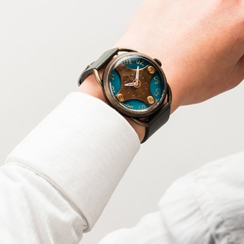 【真鍮プレートと歯車の時計】「京ノ十字路」選べる文字盤8色／ベルトカラー8色／名入れ可　手作り腕時計