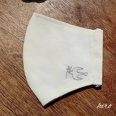 ワンポイント刺繍　立体マスク【大人用】つばめクローバー（グレー）