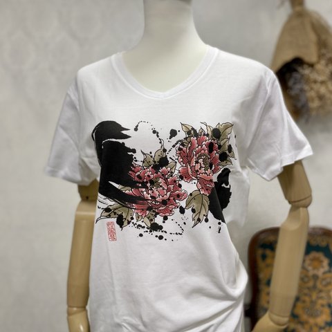 やせ見えVネックTシャツ　- Red Peony -