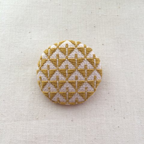 刺繍・こぎん刺しブローチ  『のぼり蝶』 