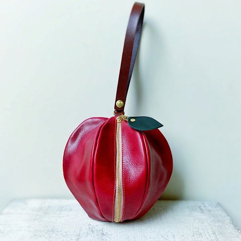 【受注製作（納期約1ヶ月）】オイルレザー＊りんごのミニポーチ 「pomme」りんご飴色