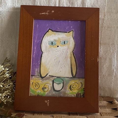 絵画 。原画【かわいい橘猫が好きな黄色の花を買ってテーブルの上に置いた】