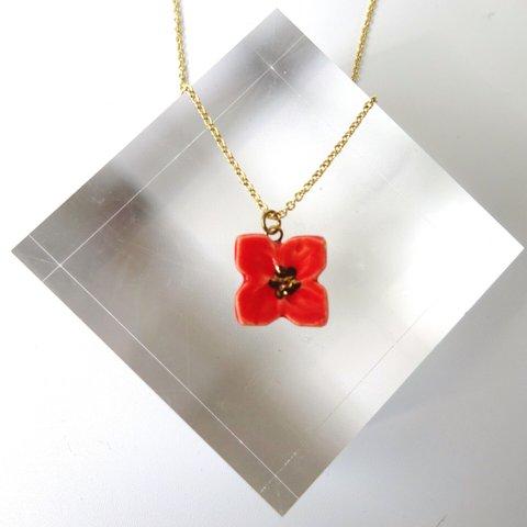 小さな花のnecklace（赤)