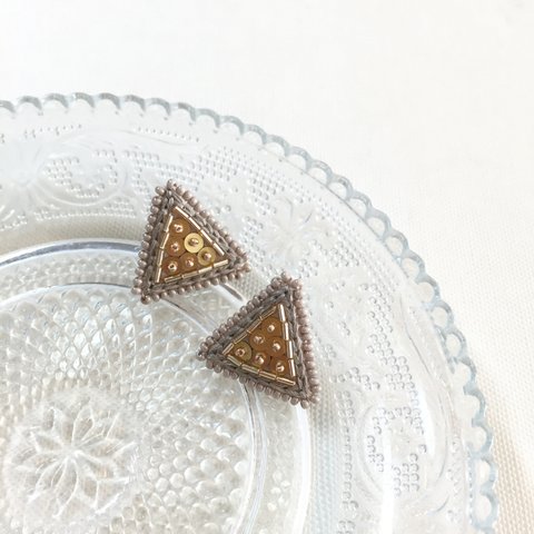 【new】三角刺繍ピアス