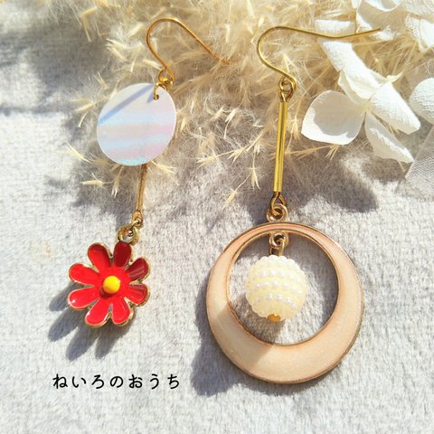 煌めく♪マーガレット❁とオフホワイトフープのアシンメトリーピアス/イヤリング