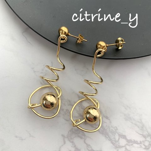 【再販】うねうね × gold ☁️ pierce／earring