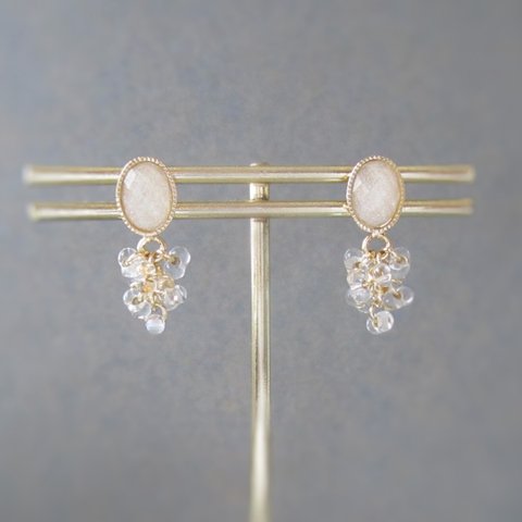 White oval ×Clear beads earring／pierce*4301*