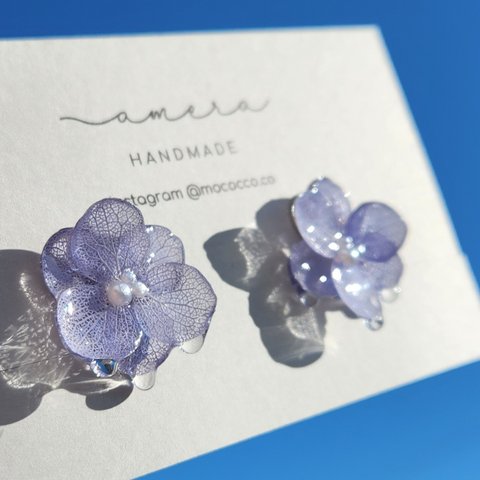 紫陽花と雨粒の雫のイヤリング　ピアス　フラワー　アクセサリー　青い　お花　シンプル