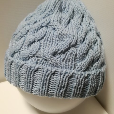 35.(ファインメリノウール　みずいろ)手編み　編み込み　毛糸の帽子