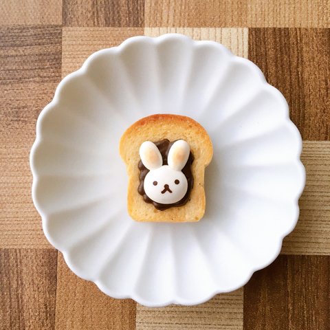 ウサギさんのマシュマロチョコトースト【ブローチまたはマグネット】