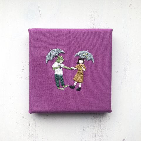 刺繍ファブリックパネル【雨の日のふたり】