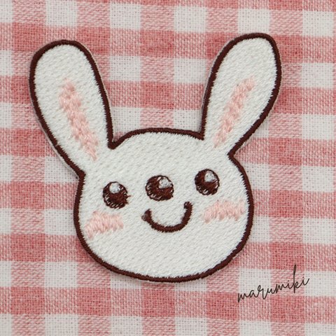 小さなうさぎの刺繍ワッペン　