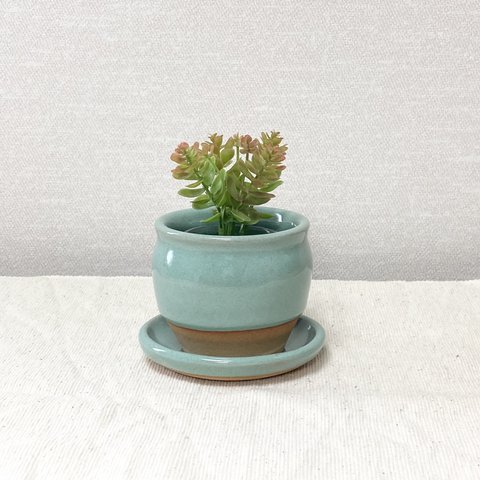 小ぶりな植木鉢　〜レトロな翠色・受け皿付き〜