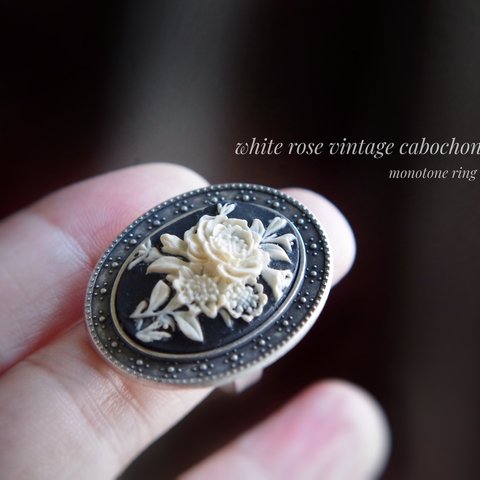 white rose vintage cabochon /monotone ring 