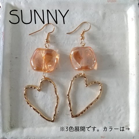 ◎SALE品◎ガラスビーズ　デザインピアス