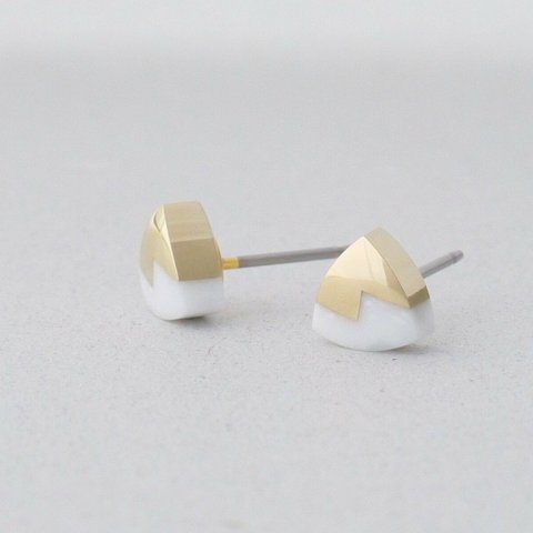 ジグザグピアス ▲ 白 丸