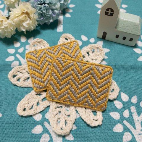 刺繍　ブローチ　ヘリンボーン　イエロー