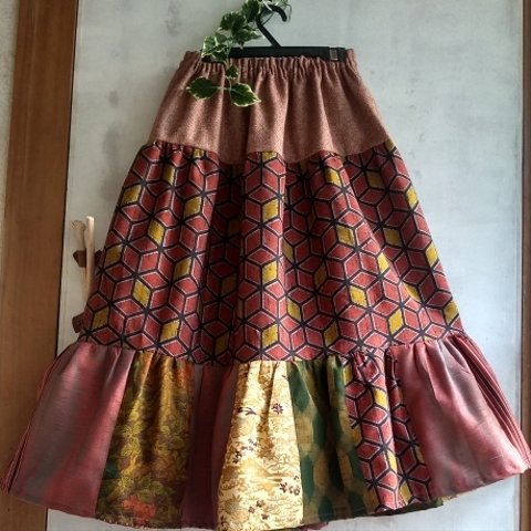 ウール素材のティアードスカート