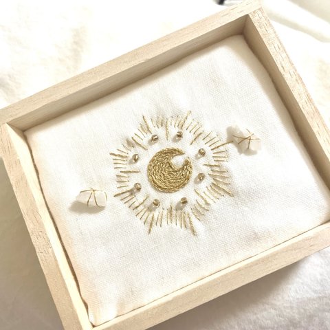 刺繍リングピロー　三日月