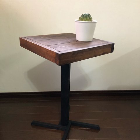 ビンテージ・サイドテーブル・カフェテーブル・シングルスタンドテーブル