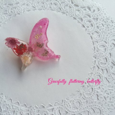 Gracefully  fluttering  butterfly◇レジン