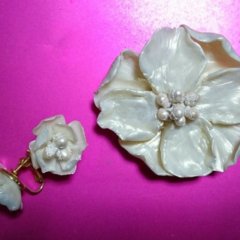 白い花のブローチセット