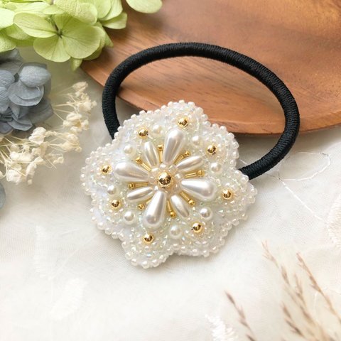 ビーズ刺繍　ヘアゴム　パール　ミントグリーン　お花　フラワーモチーフ　お呼ばれ　ヘアアクセサリー　ヘアアレンジ